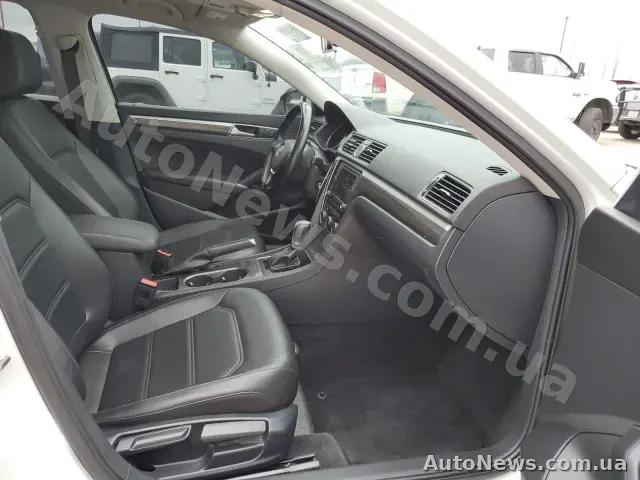 2016 Volkswagen Passat, VIN 1VWBT7A33GC013333 — фото 66 (manheim)