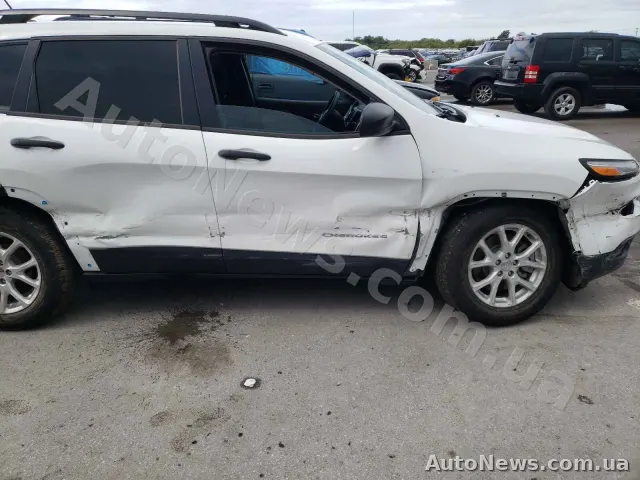 2016 Jeep Cherokee — zdjęcie 9 (copart)