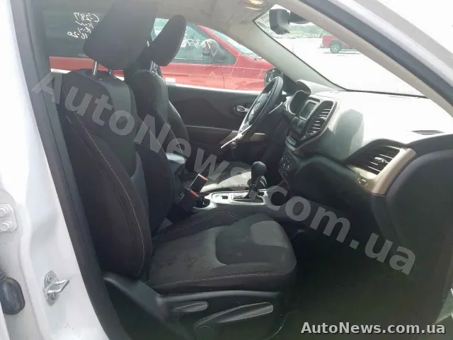 2018 Jeep Cherokee — photo 5 (copart)