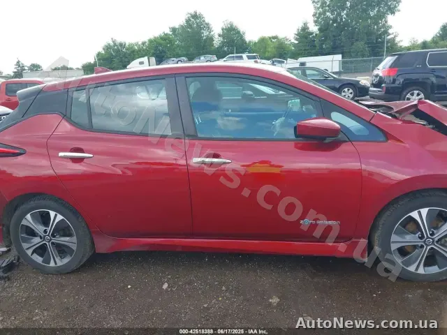2018 Nissan Leaf, VIN 1N4AZ1CP6JC309471 — photo 13 (iaai)