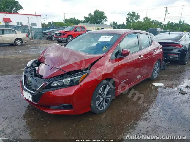 2018 Nissan Leaf, VIN 1N4AZ1CP6JC309471 — photo 2 (iaai)