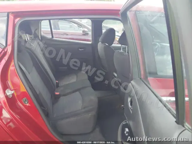 2018 Nissan Leaf, VIN 1N4AZ1CP6JC309471 — photo 8 (iaai)