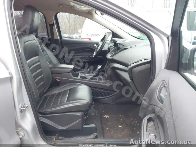 2019 Ford Escape, VIN 1FMCU9HD5KUB25709 — фото 5 (iaai)