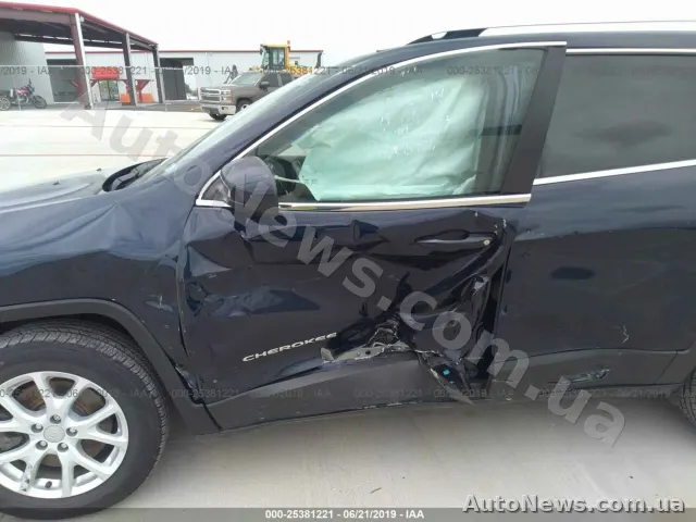 2016 Jeep Cherokee — zdjęcie 6 (iaai)