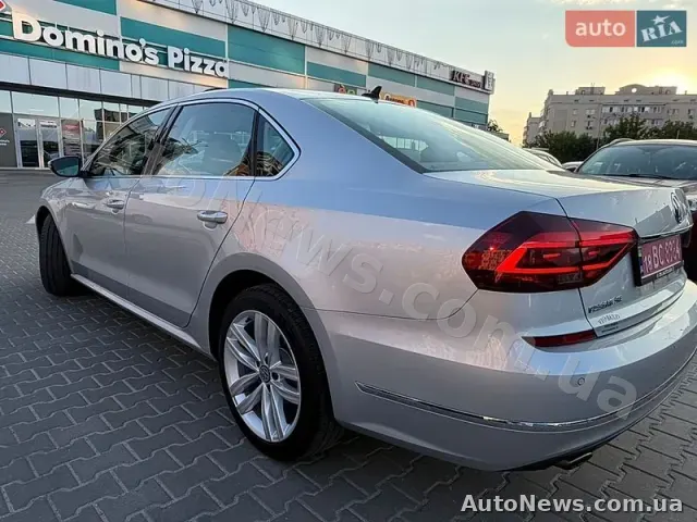 2018 Volkswagen Passat, VIN 1VWBA7A39JC020820 — фото 10 (autoria)