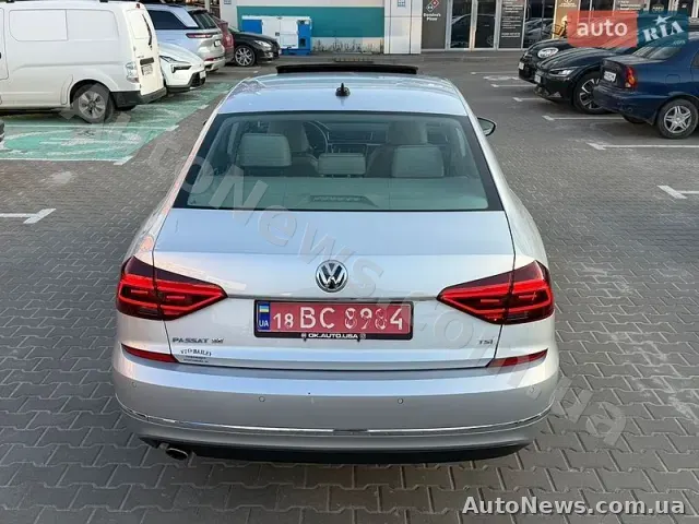 2018 Volkswagen Passat, VIN 1VWBA7A39JC020820 — фото 11 (autoria)