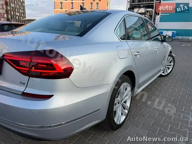2018 Volkswagen Passat, VIN 1VWBA7A39JC020820 — фото 12 (autoria)