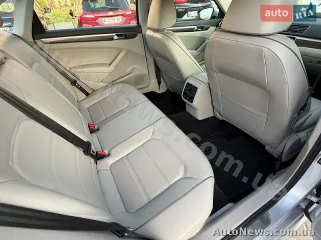 2018 Volkswagen Passat, VIN 1VWBA7A39JC020820 — фото 13 (autoria)