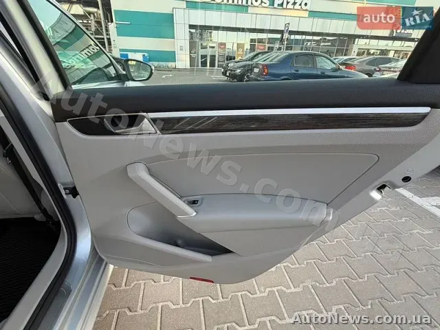 2018 Volkswagen Passat, VIN 1VWBA7A39JC020820 — фото 14 (autoria)