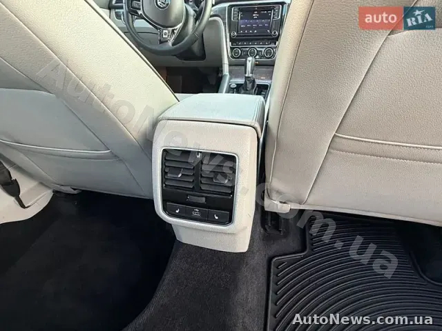 2018 Volkswagen Passat, VIN 1VWBA7A39JC020820 — фото 15 (autoria)