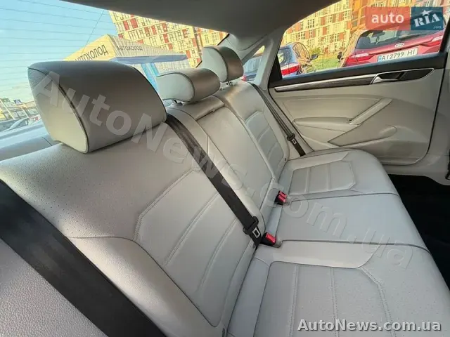 2018 Volkswagen Passat, VIN 1VWBA7A39JC020820 — фото 16 (autoria)