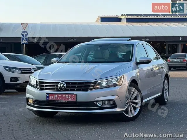 2018 Volkswagen Passat, VIN 1VWBA7A39JC020820 — фото 2 (autoria)