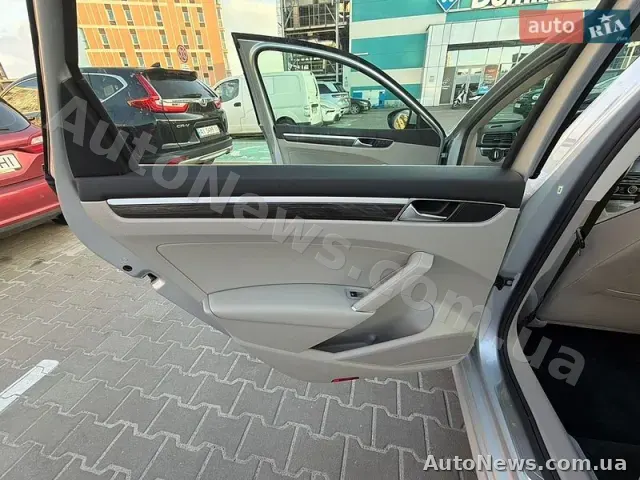 2018 Volkswagen Passat, VIN 1VWBA7A39JC020820 — фото 27 (autoria)