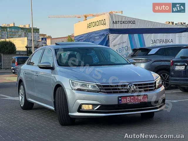 2018 Volkswagen Passat, VIN 1VWBA7A39JC020820 — фото 3 (autoria)