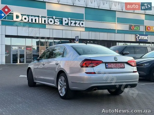 2018 Volkswagen Passat, VIN 1VWBA7A39JC020820 — фото 4 (autoria)