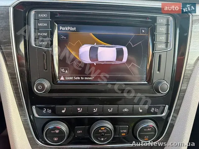 2018 Volkswagen Passat, VIN 1VWBA7A39JC020820 — фото 41 (autoria)