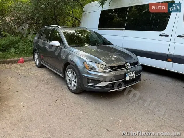 2017 Volkswagen Golf, VIN 3VWH17AU0HM533482, plate ВМ0801ЕО — photo 1 (autoria)