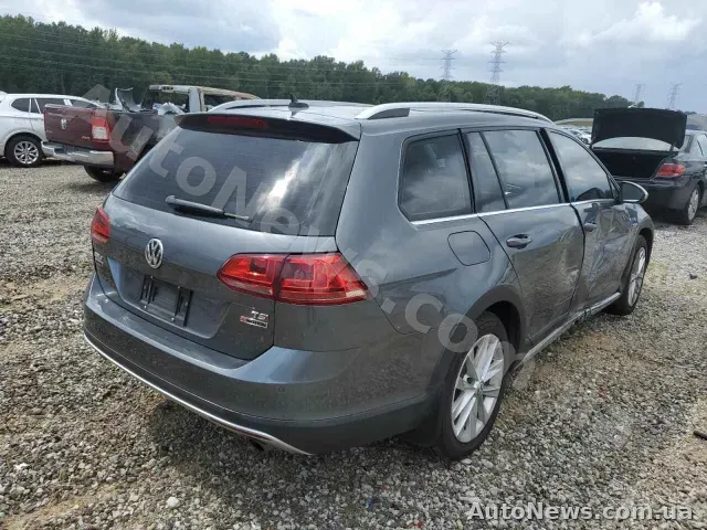 2017 Volkswagen Golf, VIN 3VWH17AU0HM533482, plate ВМ0801ЕО — photo 17 (copart)