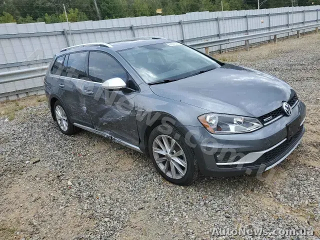 2017 Volkswagen Golf, VIN 3VWH17AU0HM533482, plate ВМ0801ЕО — photo 4 (copart)