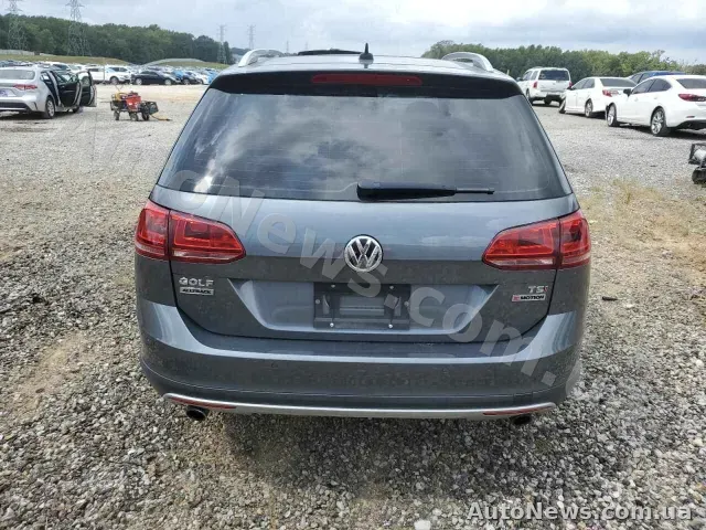 2017 Volkswagen Golf, VIN 3VWH17AU0HM533482, plate ВМ0801ЕО — photo 6 (copart)