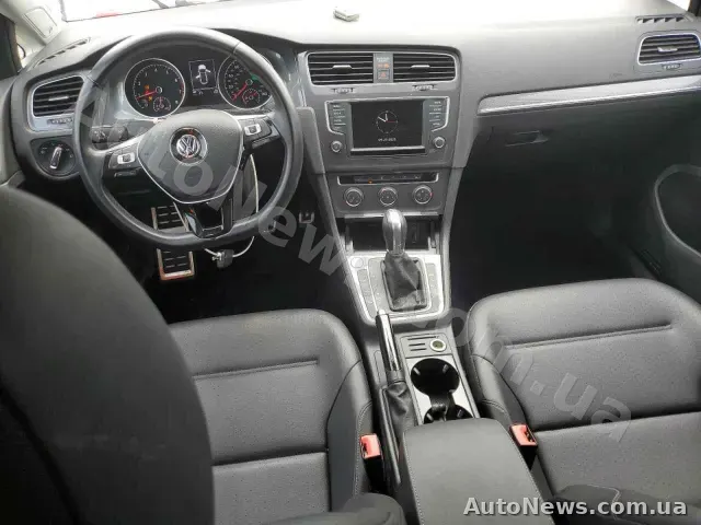 2017 Volkswagen Golf, VIN 3VWH17AU0HM533482, plate ВМ0801ЕО — photo 8 (copart)
