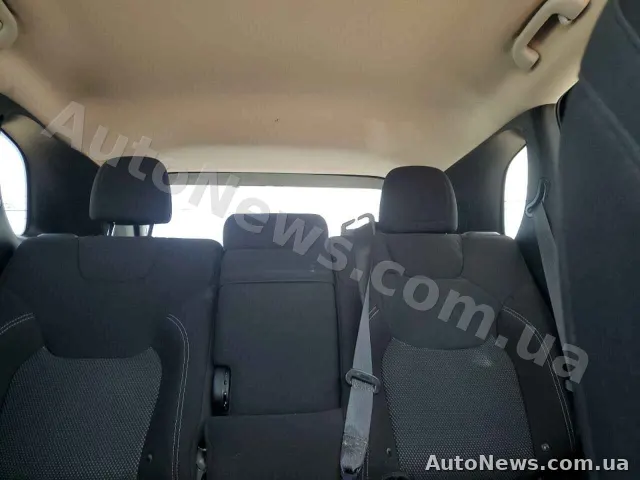 2019 Jeep Cherokee, VIN 1C4PJLCB1KD376728, nr rej. АТ0293ІО — zdjęcie 10 (copart)