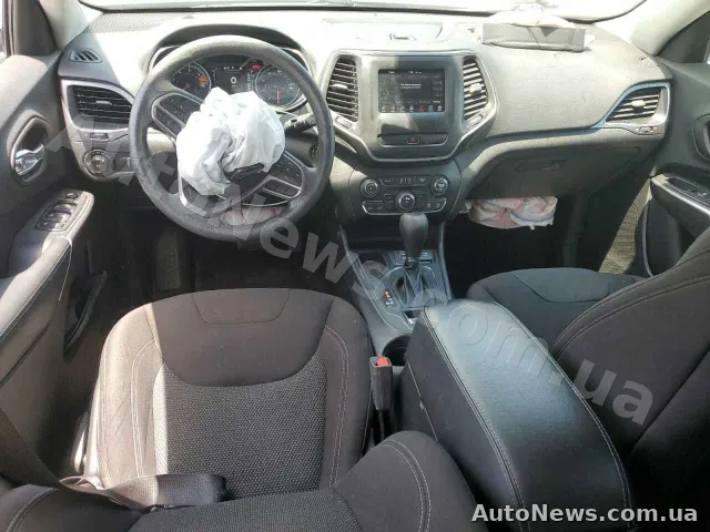2019 Jeep Cherokee, VIN 1C4PJLCB1KD376728, nr rej. АТ0293ІО — zdjęcie 8 (copart)