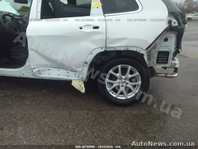 2017 Jeep Cherokee — photo 6 (iaai)