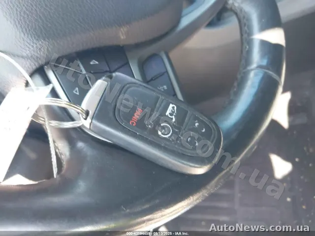 2019 Jeep Cherokee — zdjęcie 11 (iaai)