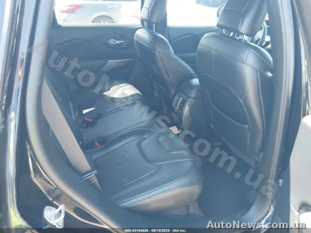 2019 Jeep Cherokee — zdjęcie 8 (iaai)