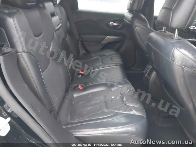 2019 Jeep Cherokee — zdjęcie 8 (iaai)
