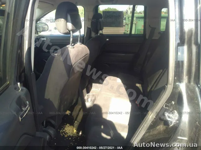 2015 Jeep Compass — photo 8 (iaai)