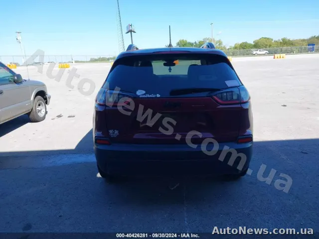 2021 Jeep Cherokee — photo 16 (iaai)