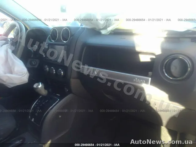 2016 Jeep Compass — photo 5 (iaai)