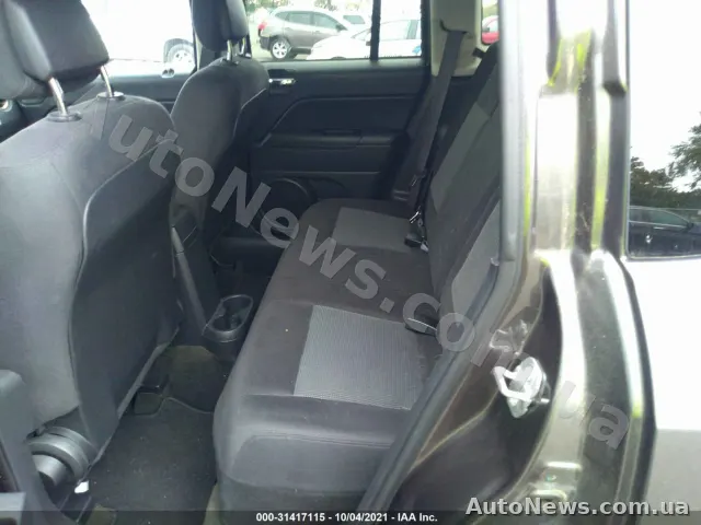 2016 Jeep Compass — photo 8 (iaai)