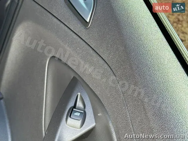 2018 Ford Escape, VIN 1FMCU0HD4JUA19276 — photo 40 (autoria)