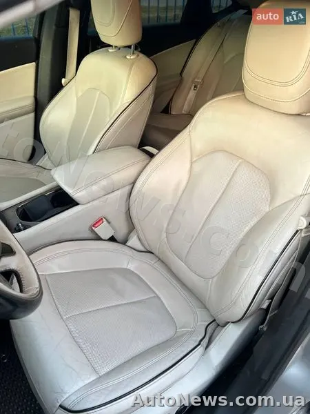 2014 Chrysler 200 — zdjęcie 11 (autoria)