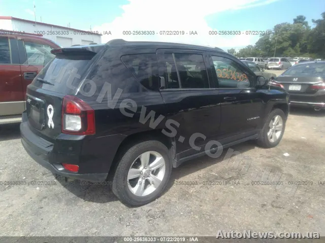 2016 Jeep Compass — photo 4 (iaai)