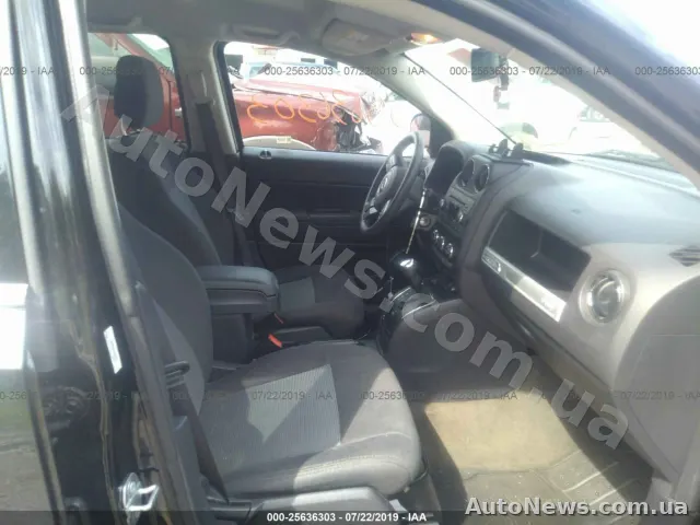 2016 Jeep Compass — photo 5 (iaai)
