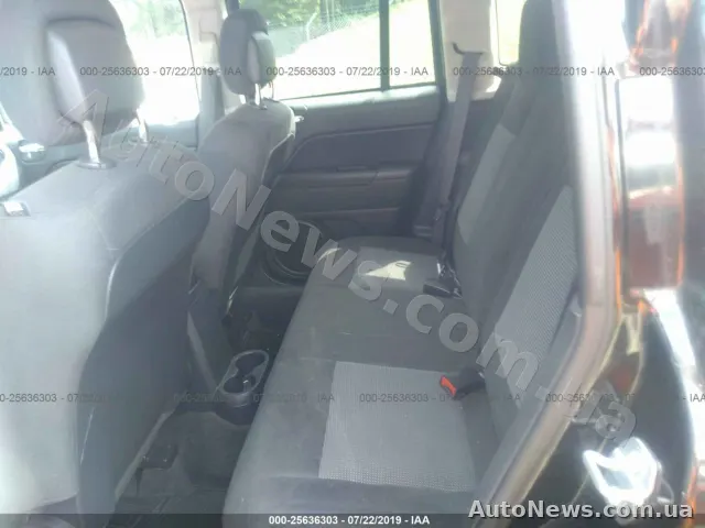 2016 Jeep Compass — photo 8 (iaai)