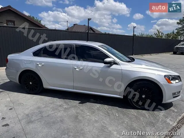2013 Volkswagen Passat, VIN 1VWBN7A34DC129081, nr rej. СЕ6968НА — zdjęcie 2 (autoria)