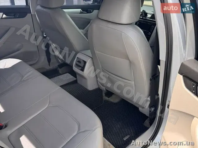 2013 Volkswagen Passat, VIN 1VWBN7A34DC129081, nr rej. СЕ6968НА — zdjęcie 6 (autoria)