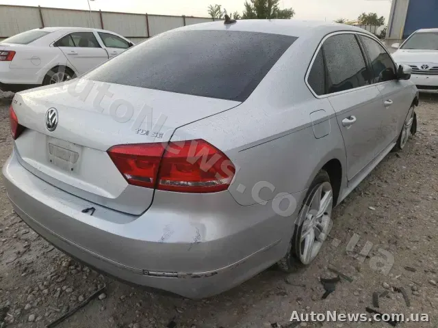 2013 Volkswagen Passat, VIN 1VWBN7A34DC129081, nr rej. СЕ6968НА — zdjęcie 4 (copart)