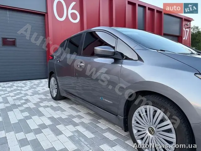 2018 Nissan Leaf, VIN 1N4AZ1CP3JC313431 — zdjęcie 8 (autoria)