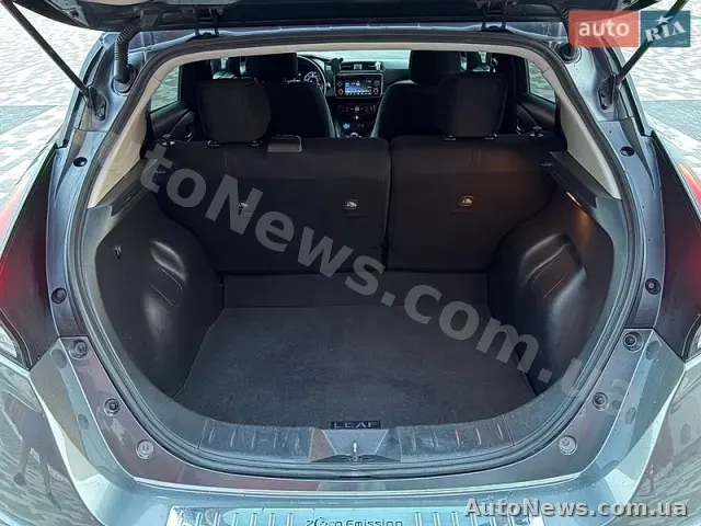 2018 Nissan Leaf, VIN 1N4AZ1CP3JC313431 — zdjęcie 9 (autoria)