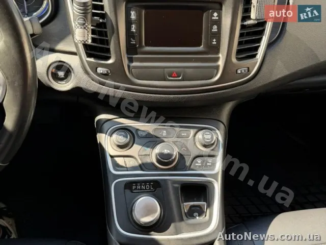 2014 Chrysler 200 — photo 13 (autoria)