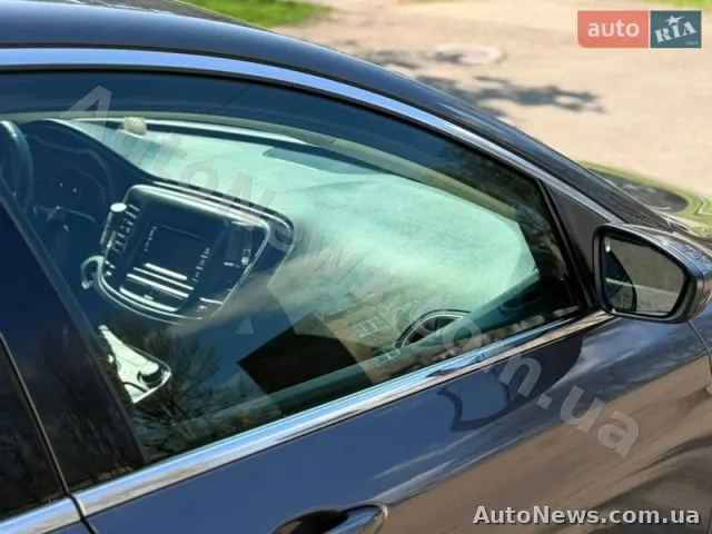 2014 Chrysler 200 — photo 17 (autoria)