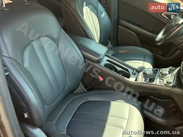 2014 Chrysler 200 — photo 20 (autoria)