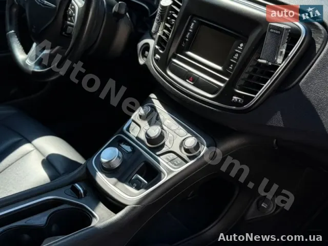 2014 Chrysler 200 — photo 22 (autoria)