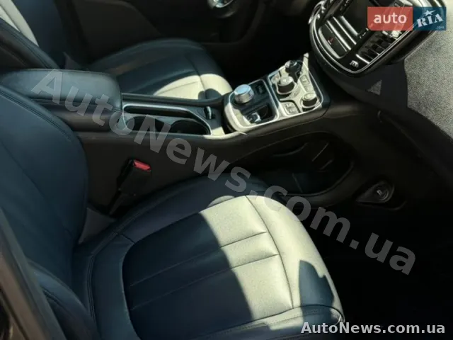 2014 Chrysler 200 — photo 23 (autoria)